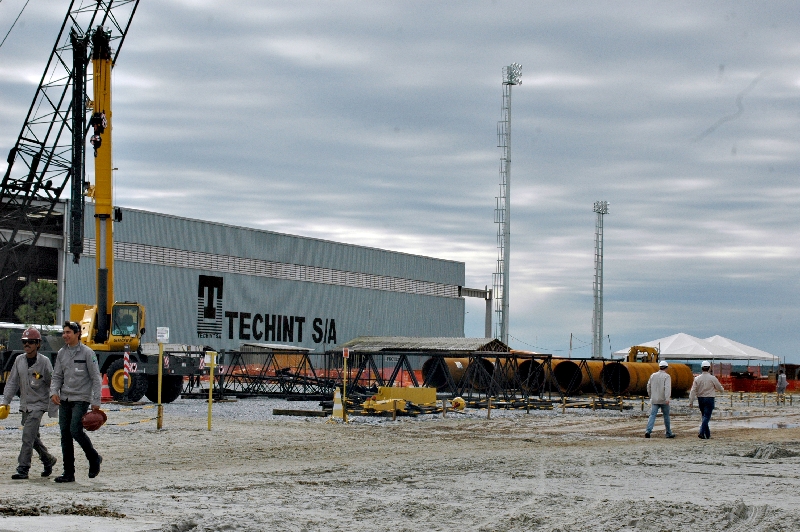 Estaleiro em Pontal: duas plataformas encomendadas pela OSX somavam R$ 1 bilhão, mas apenas uma será construída | Oswaldo Eustáquio/ Gazeta do Povo