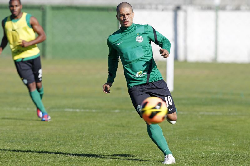 Performance de Alex pelo Coritiba foi reconhecida pelo técnico santista Claudinei Oliveira | Antonio More / Gazeta do Povo
