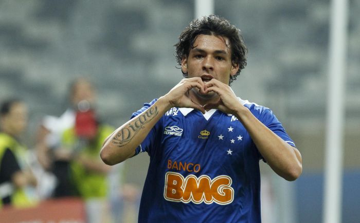 Ricardo Goulart comemora o primeiro gol do Cruzeiro sobre o Náutico no Mineirão | Washington Alves / Vipcomm