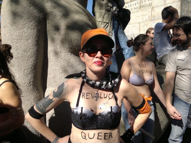 Uma das organizadoras da marcha, Máira Nunes disse que a marcha também é contra a cura gay e o estatuto do nascituro. | 