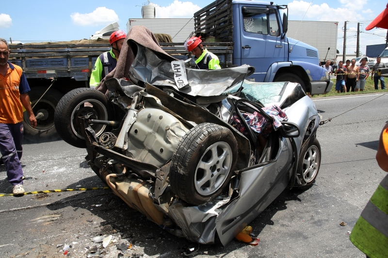 Confluência do tráfego pesado com o trânsito das cidades é principal causa de acidentes nas BRs | Albari Rosa/Gazeta do Povo