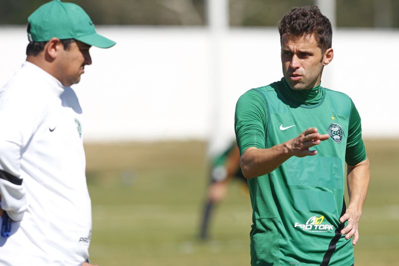 Marquinhos Santos testa Lincoln pela primeira vez neste Brasileiro. Meia joga na vaga de Geraldo e terá papel tático decisivo: abrir espaços para Alex | Antonio More/ Gazeta do Povo