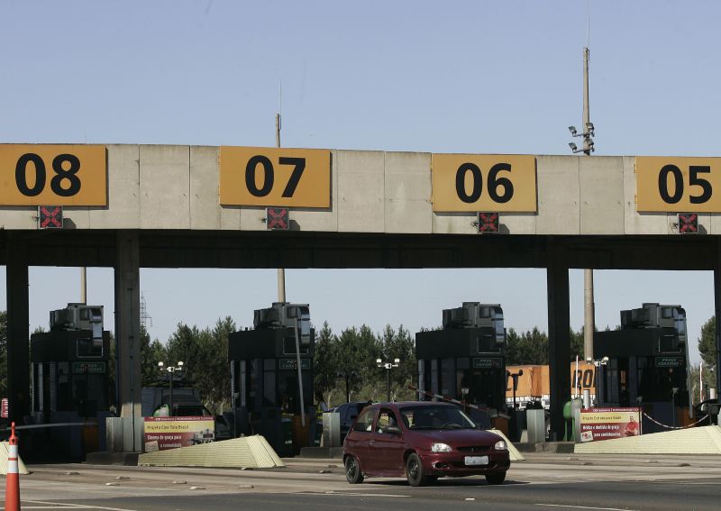 Praça de pedágio em Carambeí (Norte do estado): contratos de concessionárias serão investigados pela CPI | Josué Teixeira/ Gazeta do Povo