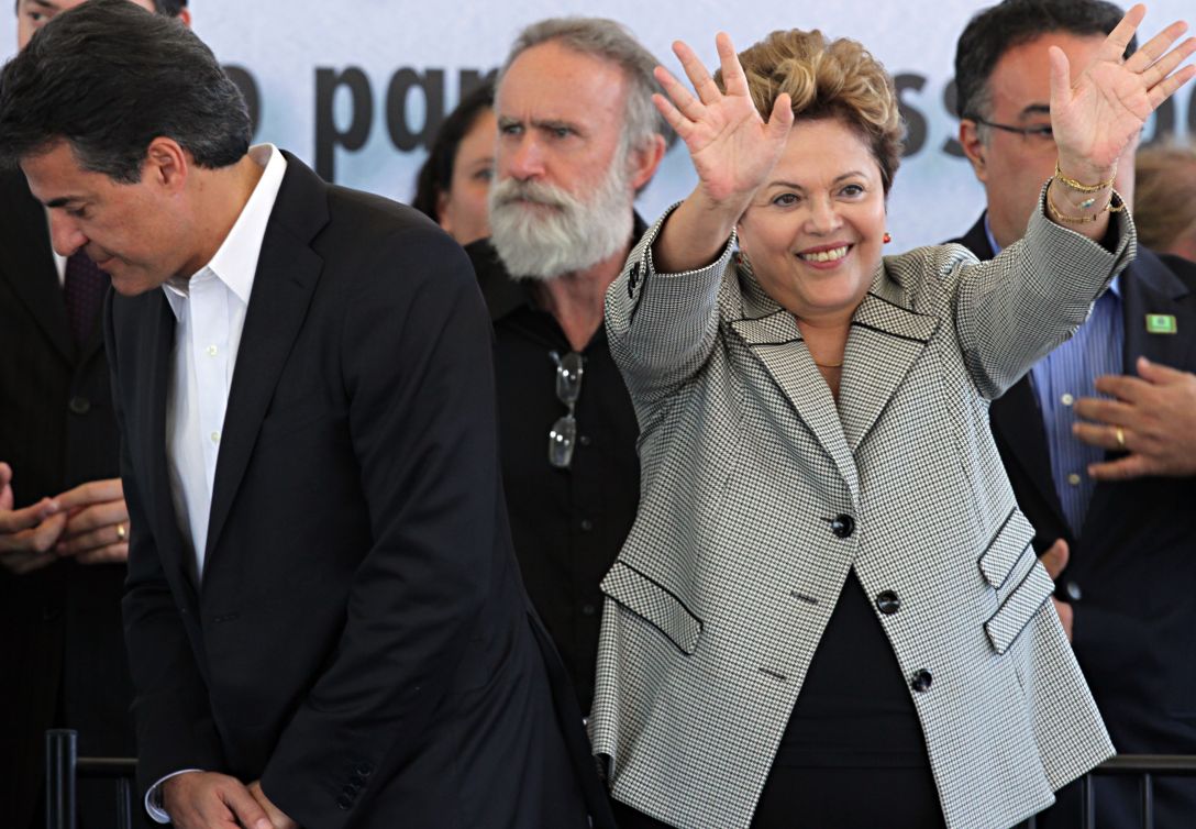 Dilma chegou à Ponta Grossa por volta das 11h30, sendo recepcionada pelo governador Beto Richa (PSDB) | Josué Teixeira/Agência de Notícias Gazeta do Povo