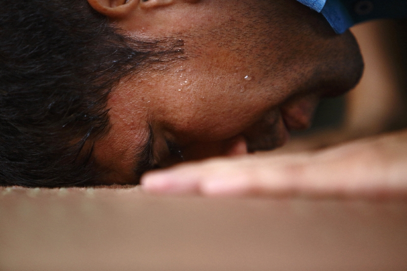 Muçulmano fazendo suas preces: desde a queda de Mubarak já foram registrados cerca de 500 casos de conversões de mulheres cristãs ao islamismo | Navesh Chitrakar/Reuters