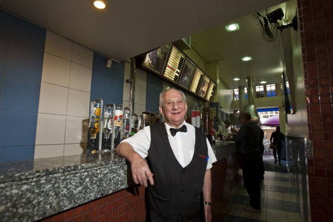 Em seus 40 anos de profissão, Teixeira já apartou briga feia no Triângulo e viu filas intermináveis no Bar Mignon | 