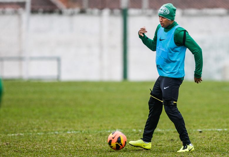 Lesionado e em jejum de gols, Deivid só volta em três semanas | Brunno Covello/ Gazeta do Povo