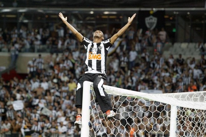 Rycharlyson comemora no Mineirão o primeiro título da Libertadores do Atlético-MG |