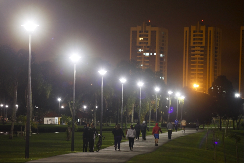 As lâmpadas do Parque Bacacheri foram trocadas | André Rodrigues / Gazeta do Povo