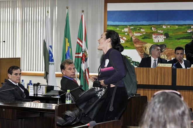 Manifestante do Movimento Passe Livre, Luana Cristiane Martins, que jogou a torta no rosto do engenheiro da Urbs |