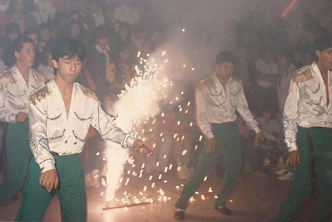 Grupo dança funk em concurso na boate Halifax |