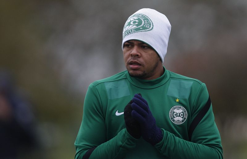 Bill no treino do Coritiba na fria manhã desta terça-feira no CT da Graciosa | Jonathan Campos / Gazeta do Povo