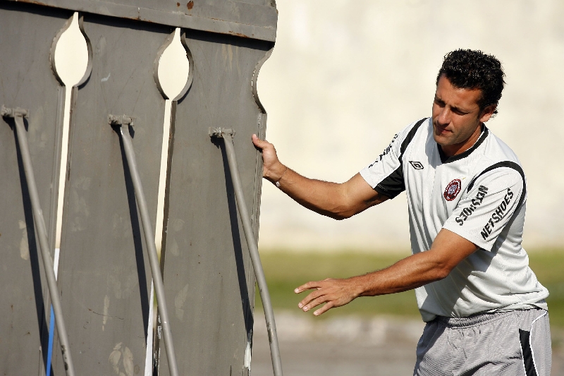 Ex-lateral-direito do próprio Atlético, Alberto, 38 anos, espera vencer o Coritiba e facilitar o início do trabalho de Vagner Mancini | Antonio More/Gazeta do Povo