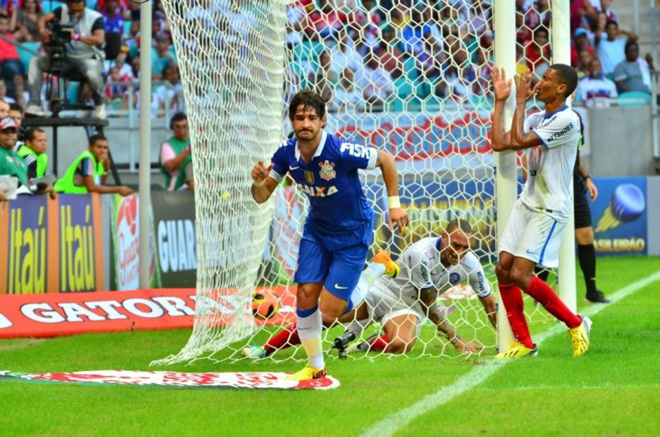 Alexandre Pato desencantou e fez os gols da vitória do Corinthians | Erik Sales / Ag Bapress / Folhapress
