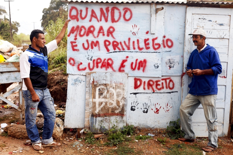 Frase estampada em barraco resume o sentimento dos moradores da ocupação Primavera | André Rodrigues/Gazeta do Povo
