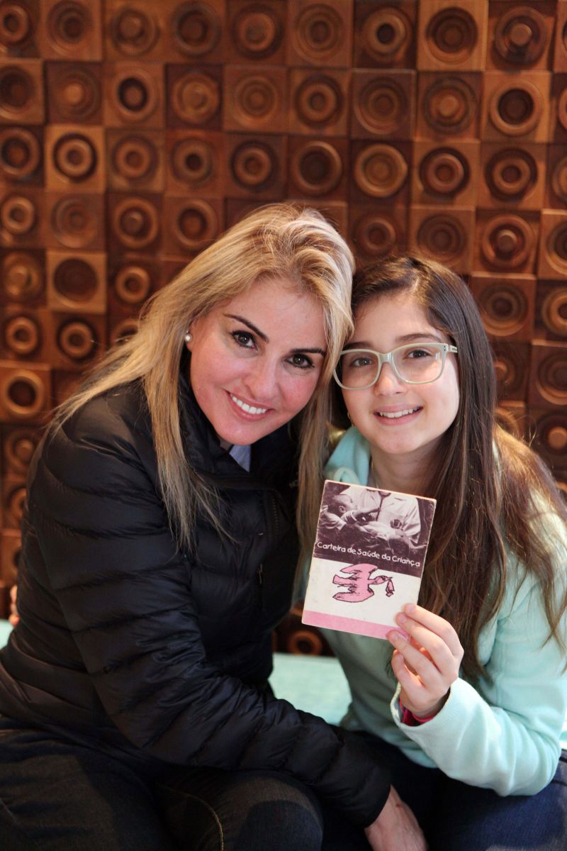 A empresária Mirian Martins procurou a vacina contra o HPV para a filha de 12 anos, Maria Eduarda | Irene Roiko/ Gazeta do Povo