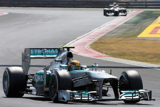 o inglês Lewis Hamilton conseguiu a pole no GP da Hungria nos minutos finais do treino que definiu o grid de largada | EFE/EPA/SRDJAN SUKI
