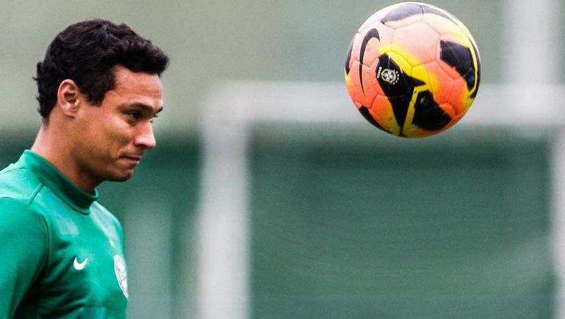 Emerson participou de 30 minutos do empate contra o Flamengo em Brasília: ganhando ritmo de jogo | Brunno Covello/ Gazeta do Povo