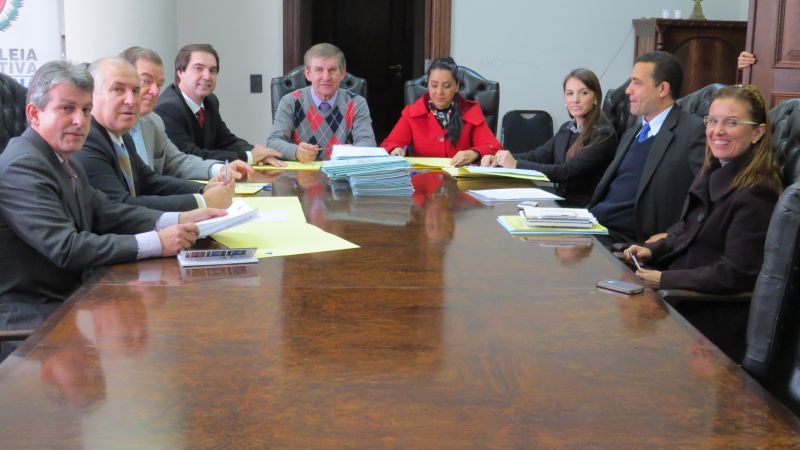 Comissão de deputados da Assembleia Legislativa do Paraná responsável por analisar as 45 candidaturas ao Tribunal de Contas | Clediney Boeira / Divulgação Élio Rush