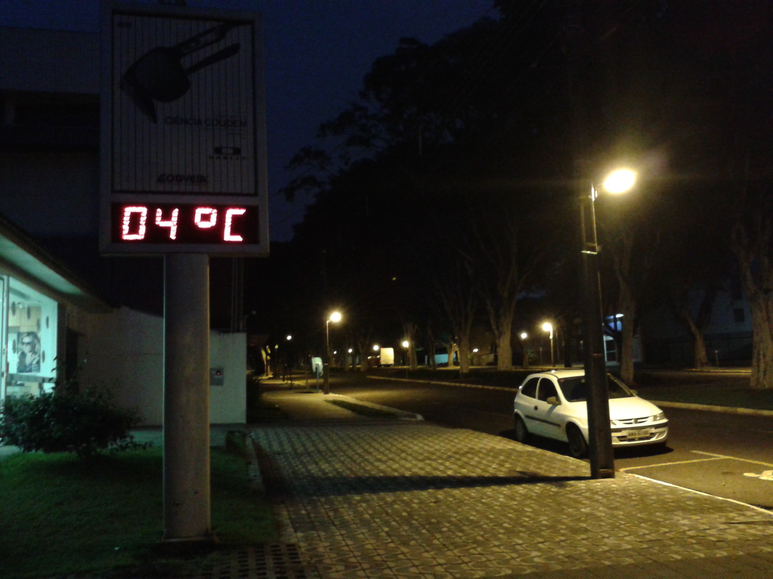 Temperatura registrada por volta das 6 horas desta terça-feira na Avenida Rio Branco, em Maringá | Thiago Ramari / Gazeta Maringá