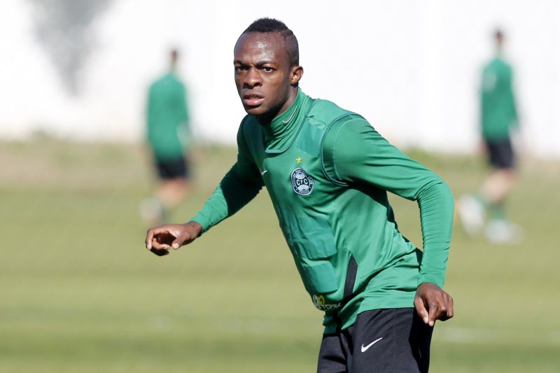Geraldo subiu ao time titular no treino da manhã desta quinta-feira no CT da Graciosa | Antonio More / Gazeta do Povo