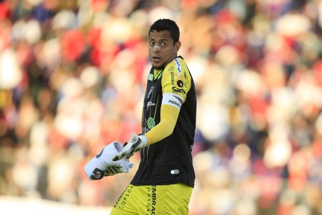 Goleiro Fernando Henrique, do Ceará, lamenta gol sofrido na Vila Capanema |