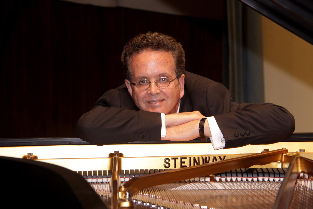 Premiado pianista Marco Antonio Almeida acompanhará a orquestra na apresentação em Maringá | 