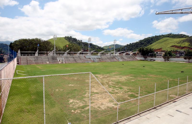 Estádio Marrentão, do Duque de Caxias, pode ser o destino do elenco principal do Atlético em 2014 | Jorge William/Agência O Globo