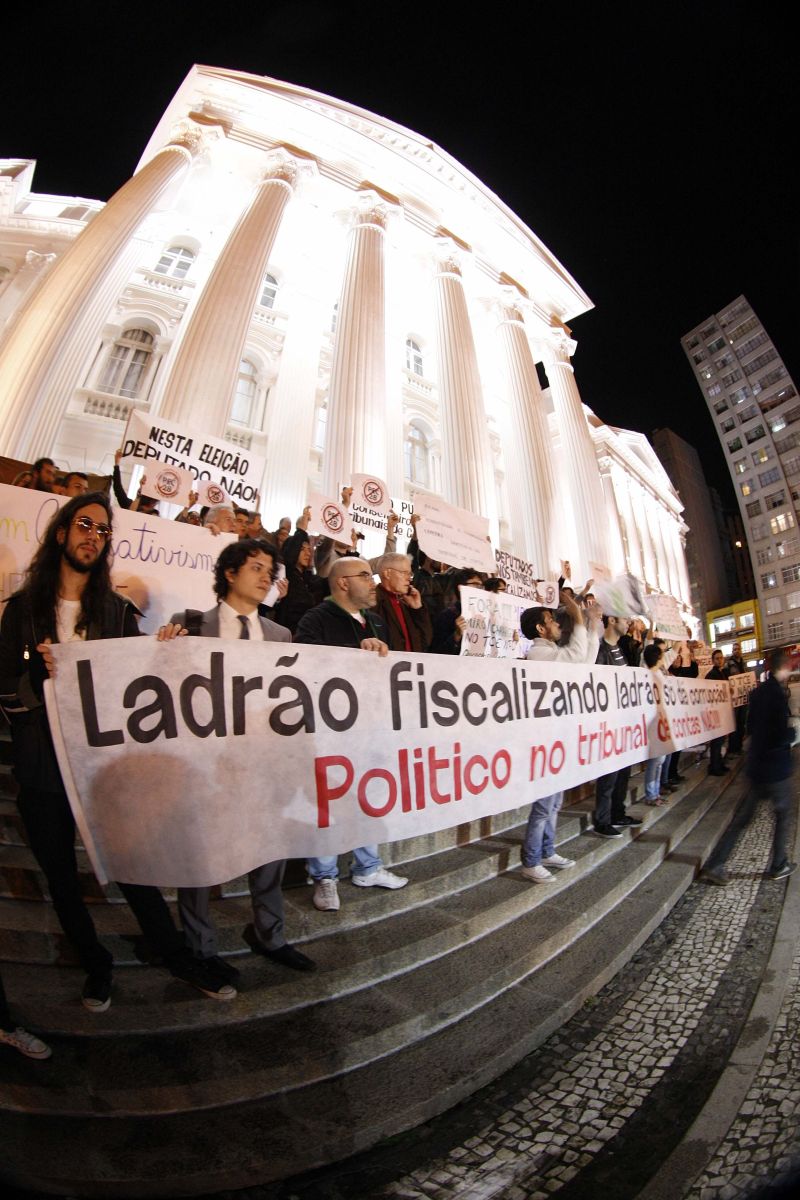 Eleição de deputados ao cargo foi criticada em manifestação popular | Hugo Harada / Gazeta do Povo