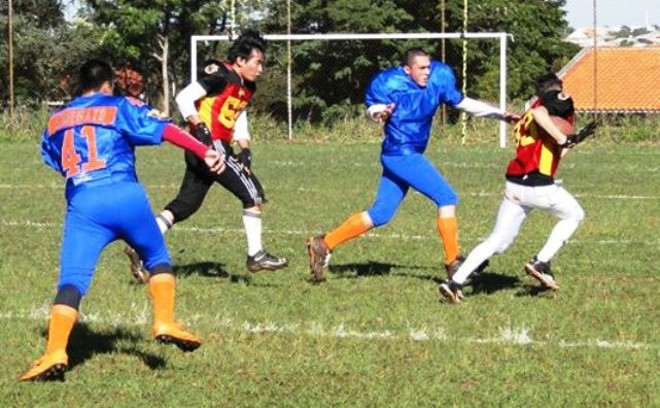 Maringá já havia feito vários jogos, mas nunca com full pad na maioria dos casos faltava apenas o capacete | Divulgação / Maringá Pyrus