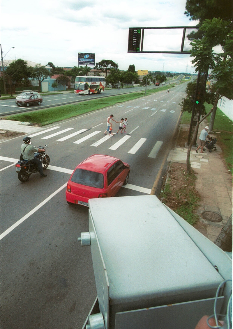 Dois radares da Avenida das Torres foram remanejados | Jonathan Campos/ Gazeta do Povo