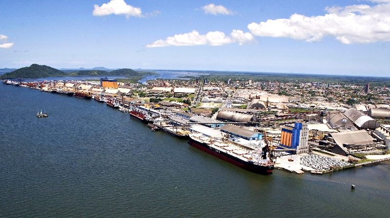 Visão geral do porto de Paranaguá. Dragagem de manutenção, para a recuperação da profundidade dos berços de atracação do terminal, deve ser agilizada com nova licença | Appa/Divulgação