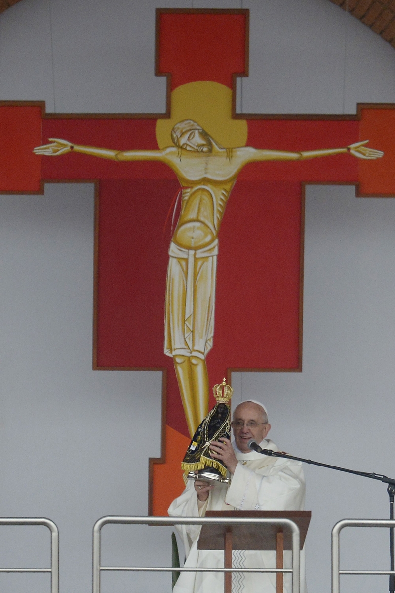 Diante de 200 mil fiéis, Francisco prometeu voltar em 2017 para os 300 anos da padroeira do Brasil | Alexandre Loureiro/Estadão Conteúdo
