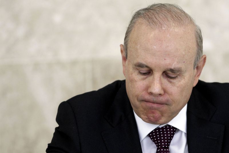 Ainda ontem, Mantega se reuniu com empresários com a missão de não deixá-los desanimar | Ueslei Marcelino/Reuters