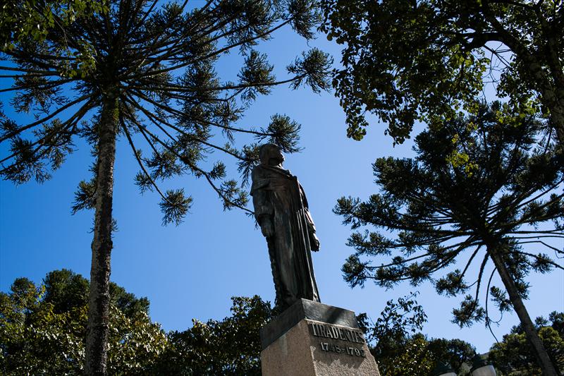 A estátua de Tiradentes, esculpida por João Turin, deve ser retirada da praça na semana que vem, para restauração | Maurilio Cheli/SMCS