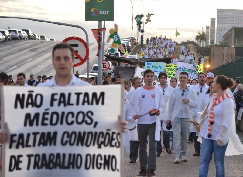 Os médicos são contra a contratação de profissionais do exterior | Valter Campanato