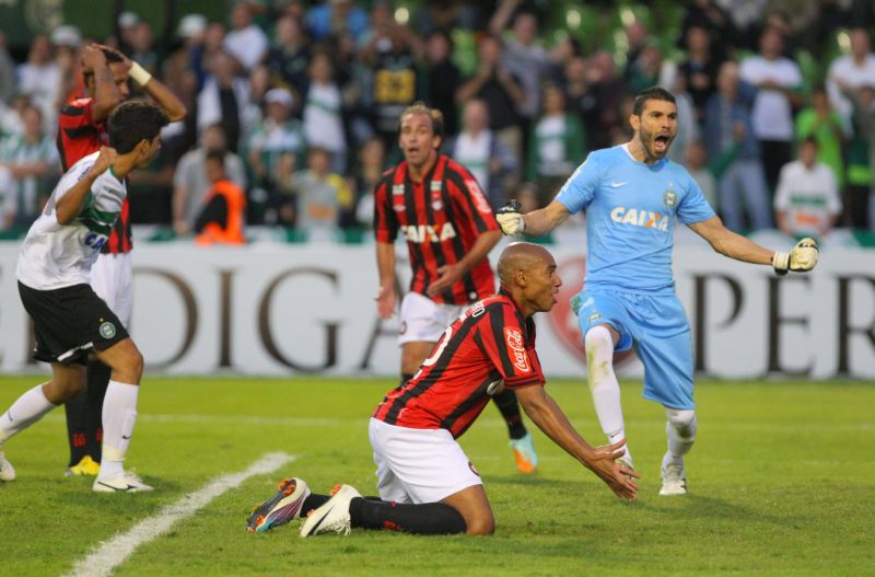 Luiz Alberto vai à loucura depois de não receber o passe do atacante Marcão: chance perdida, nenhum ponto e a vice-lanterna | Daniel Castellano/ Gazeta do Povo
