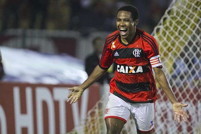 Elias comemora o primeiro gol do Flamengo na vitória sobre o ASA de Arapiraca | Id Gomes / Folhapress