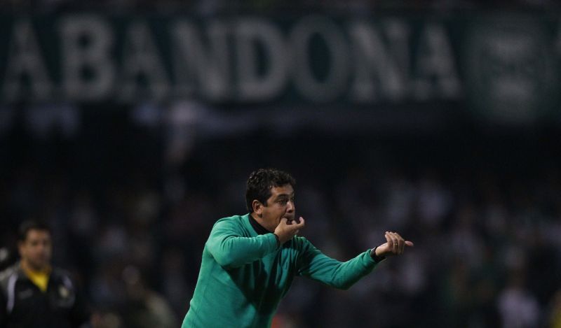 Técnico Marquinhos Santos analisou a mudança no ataque alviverde com a troca de Deivid por Bill | Jonathan Campos / Gazeta do Povo