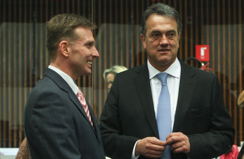 Fabio Camargo (esq.) e Plauto Miró: segundo colocado na eleição entregou aos jornalistas artigo do regimento interno da Assembleia Legislativa que pode ser usado para justificar a necessidade da realização de um novo turno de votação | Daniel Castellano/ Gazeta do Povo