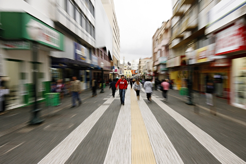 Com industrialização em alta, Ponta Grossa foi exceção no interior: as vendas no comércio local ganharam velocidade em 2013 | Josue Teixeira/ Gazeta do Povo