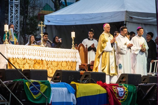A missa foi celebrada pelo bispo Dom Moacyr Vitti e teve a participação dos bispos e padres de diferentes nacionalidades. Cada leitura durante a celebração foi feita em uma língua | 
