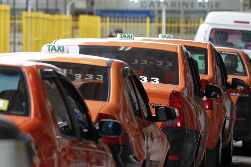 Lei atual prevê um táxi para cada 500 a 700 habitantes | Antônio More/Gazeta do Povo
