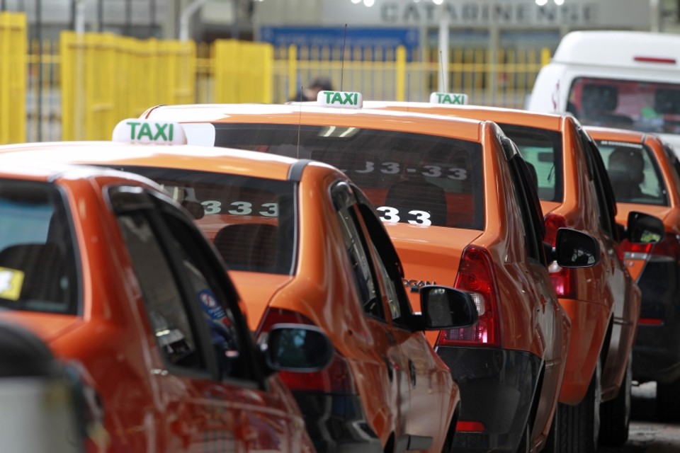 Lei atual prevê um táxi para cada 500 a 700 habitantes | Antônio More/Gazeta do Povo