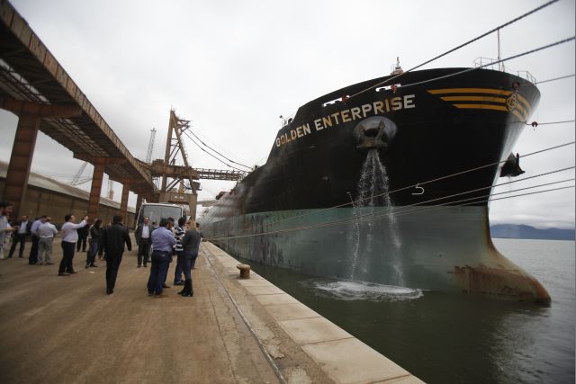 Três navios devem ser carregados nos próximos dias, se o tempo continuar aberto. | Jonathan Campos/gazeta Do Povo