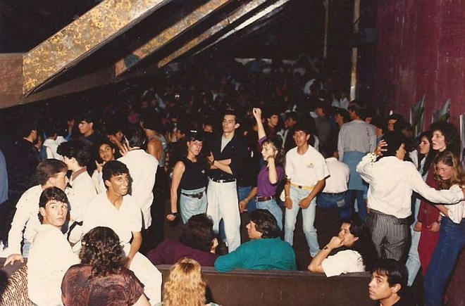 Interior da Angels Flight: as vigas sustentam a passarela |