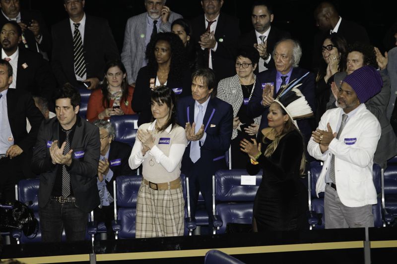 Cantores acompanharam no plenário do Senado a aprovação do projeto que muda as regras do Ecad | Alan Marques/Folhapress
