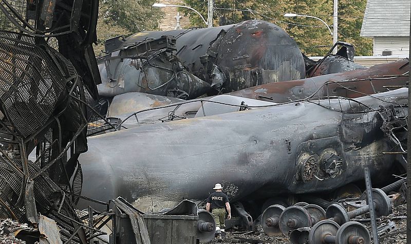 Cenário de desastre em Lac-Megantic, após um trem descarrilar em explodir | REUTERS/Mathieu Belanger