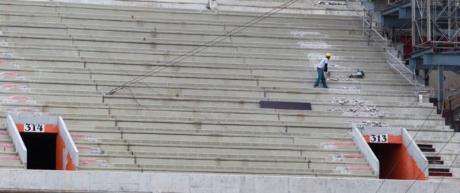 Detalhe da obra em um dos lances de arquibancada do estádio | 
