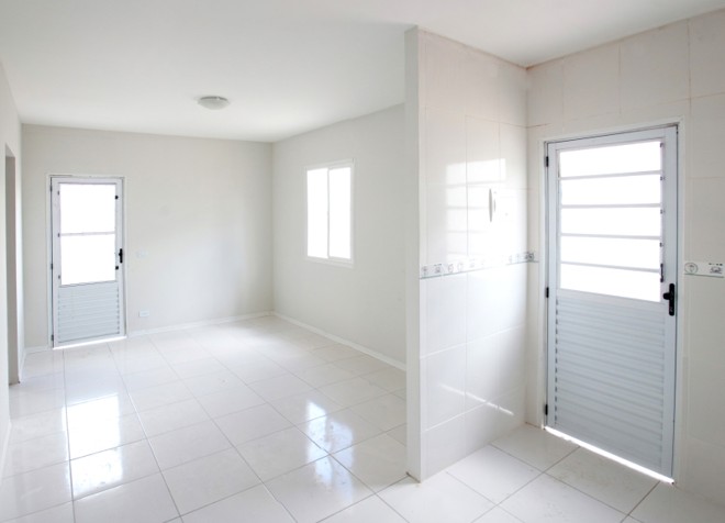 Janelas e esquadrias em PVC, portas externas em alumínio e internas em madeira: produtos italianos são de alta qualidade |